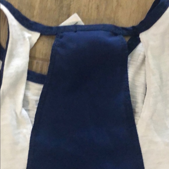 Adorable Guess tank top - Picture 3 of 4